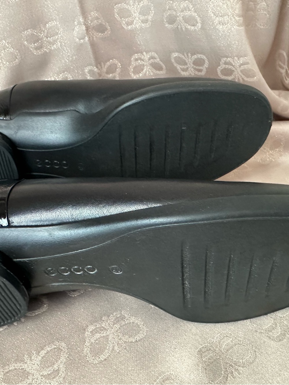 Ecco Women's Black Leather Round-Toe Ballet Flats - Picture 9 of 9